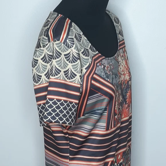 Forever 21 Abstract Print Bodycon Dress Si… - Picture 5 of 11